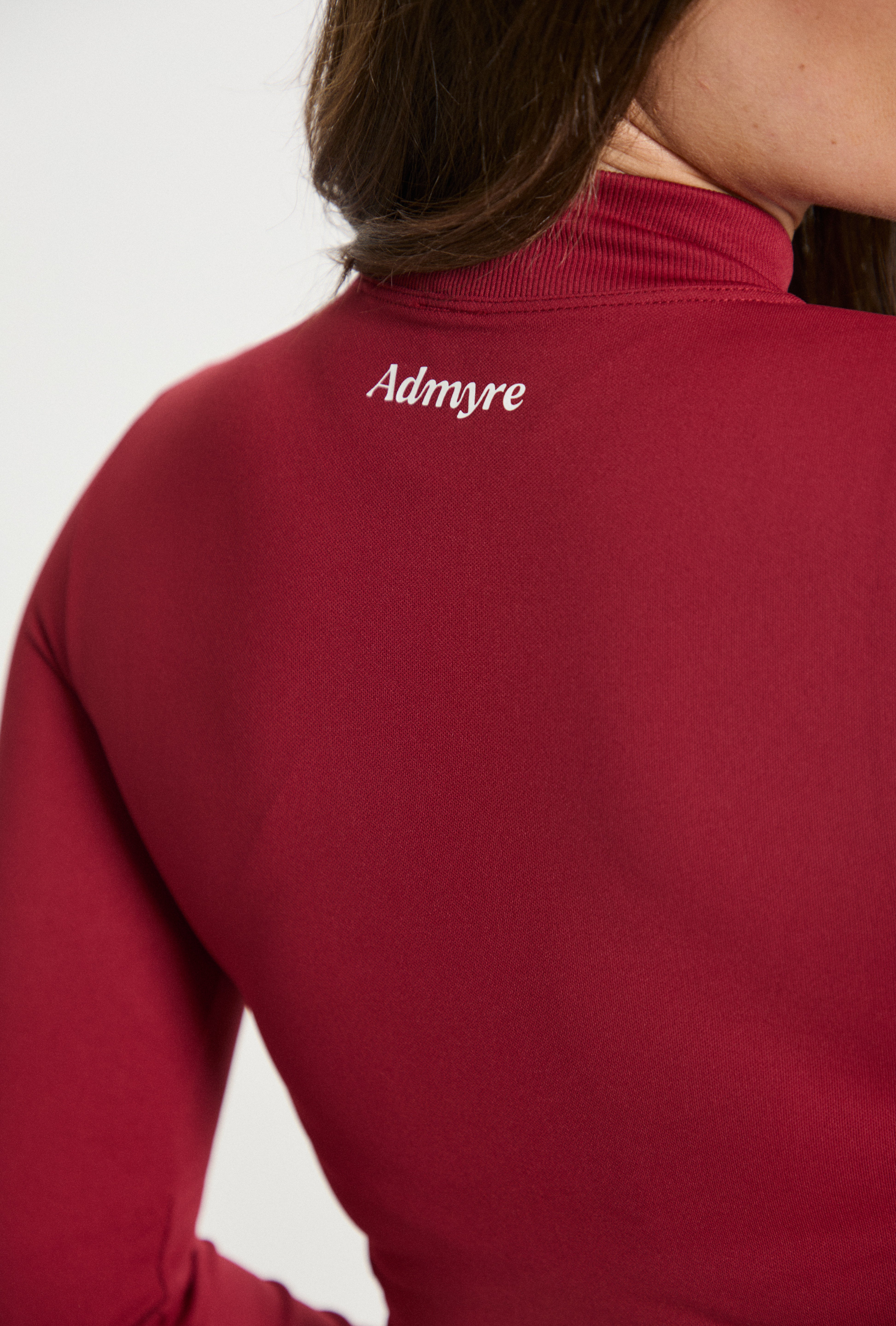 Chaqueta deportiva Admyre Moonlight roja con corte ergonómico y acabado transpirable para entrenamientos o uso urbano.