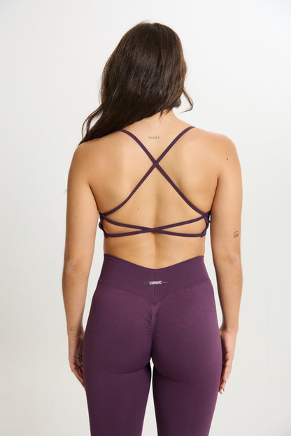 Top Admyre Moonlight morado con espalda deportiva y tejido elástico ideal para gym o yoga.