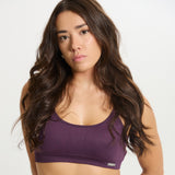 Top Admyre Moonlight morado con espalda deportiva y tejido elástico ideal para gym o yoga.