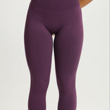 Legging Admyre Moonlight morado con compresión media y ajuste segunda piel, ideal para gym o pilates.
