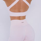 Bella Top de Admyre en baby pink: top femenino confeccionado para proporcionar libertad de movimiento y un ajuste perfecto en cada actividad