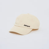 Hat blanco de Admyre: un complemento elegante y versátil que aporta un toque fresco a cualquier atuendo. Perfecto para días soleados y actividades al aire libre
