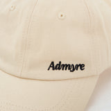 Descubre el Hat en blanco de Admyre, un sombrero moderno y funcional, ideal para completar tu look diario o protegerte del sol con estilo