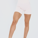 Bella Short de Admyre en baby pink: shorts deportivos que combinan estilo y comodidad, ideales para tus entrenamientos o un look casual