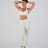 Peachy Leggings en beige de Admyre, diseñados con tejido suave y elástico para un ajuste perfecto en cualquier actividad