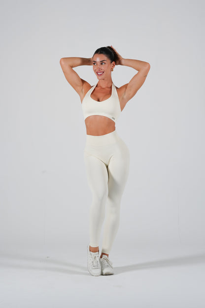 Peachy Leggings en beige de Admyre, diseñados con tejido suave y elástico para un ajuste perfecto en cualquier actividad