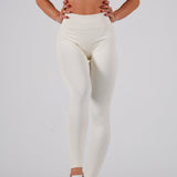 Peachy Leggings en beige de Admyre, diseñados con tejido suave y elástico para un ajuste perfecto en cualquier actividad