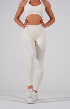 Peachy Leggings en beige de Admyre, diseñados con tejido suave y elástico para un ajuste perfecto en cualquier actividad
