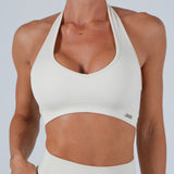 Sujetador deportivo en color Beige de Admyre, perfecto para cualquier deporte e increíblemente bonito con su acabado en V