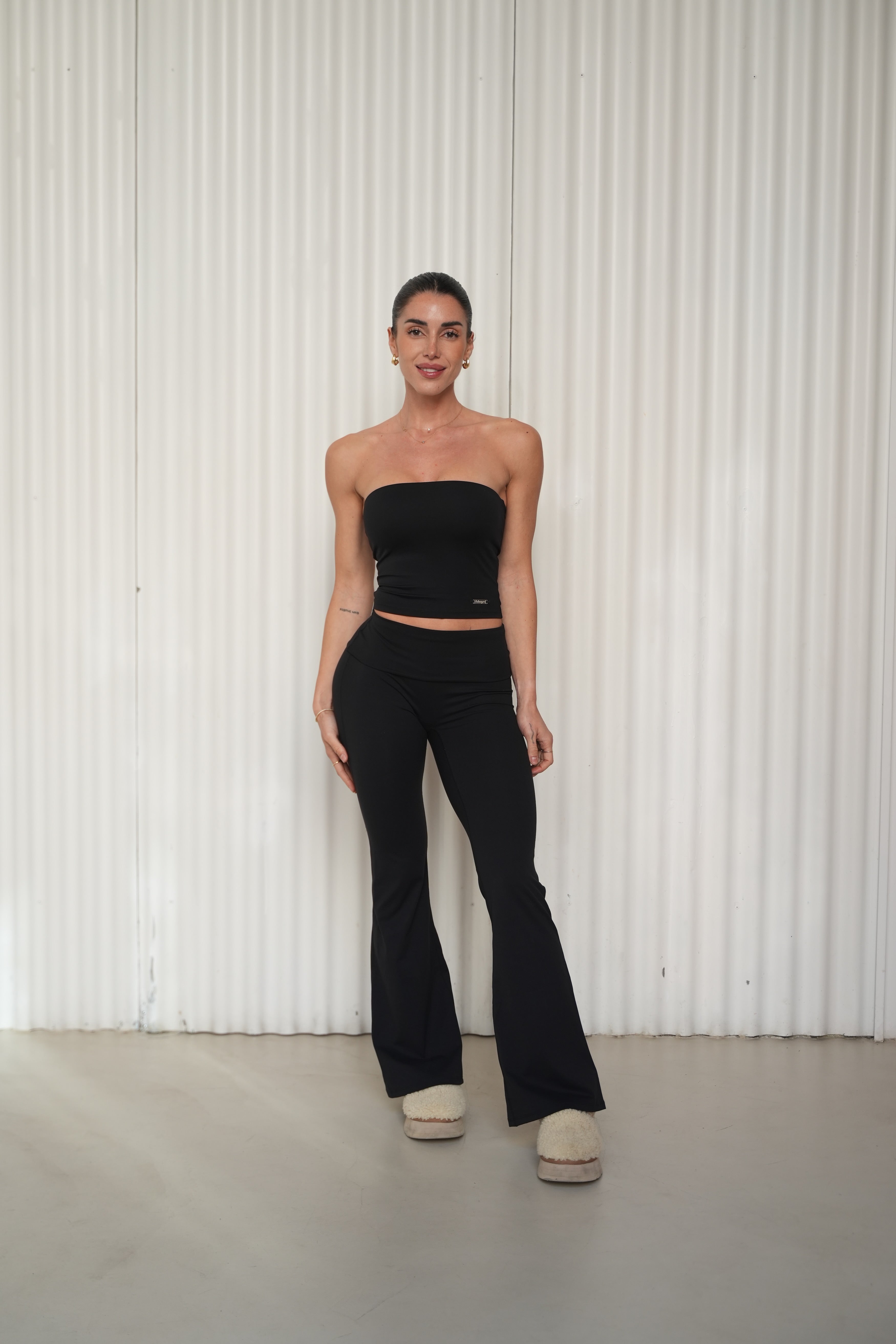 Los Flare Pants son lo último en estilo y comodidad. Su corte acampanado se adapta a todas las tendencias, y su tejido suave y elástico te garantiza confort durante todo el día.