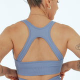 Top Aqua Admyre: un top moderno y elegante, perfecto para entrenar o salir a pasear. Ideal para cualquier deporte. 