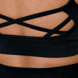 Fiertes Top de Admyre en Negro: un top moderno y cómodo, perfecto para tus entrenamientos o un look casual. Combínalo con tus leggings favoritos