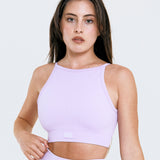 Fiertes Top de Admyre en mallow: un top moderno y cómodo, perfecto para tus entrenamientos o un look casual. Combínalo con tus leggings favoritos