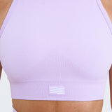 Fiertes Top de Admyre en mallow: un top moderno y cómodo, perfecto para tus entrenamientos o un look casual. Combínalo con tus leggings favoritos