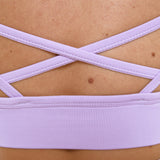 Fiertes Top de Admyre en mallow: un top moderno y cómodo, perfecto para tus entrenamientos o un look casual. Combínalo con tus leggings favoritos