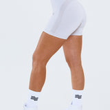 Fierte Shorts de Admyre en gris: shorts cómodos y modernos, ideales para tus entrenamientos y días de descanso. Perfectos para combinar con tus tops favoritos