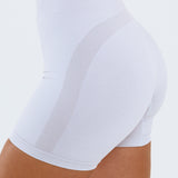 Fierte Shorts de Admyre en gris: shorts cómodos y modernos, ideales para tus entrenamientos y días de descanso. Perfectos para combinar con tus tops favoritos