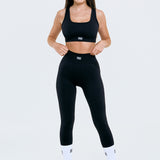 Top Aqua Admyre: un top moderno y elegante, perfecto para entrenar o salir a pasear. Ideal para cualquier deporte. 