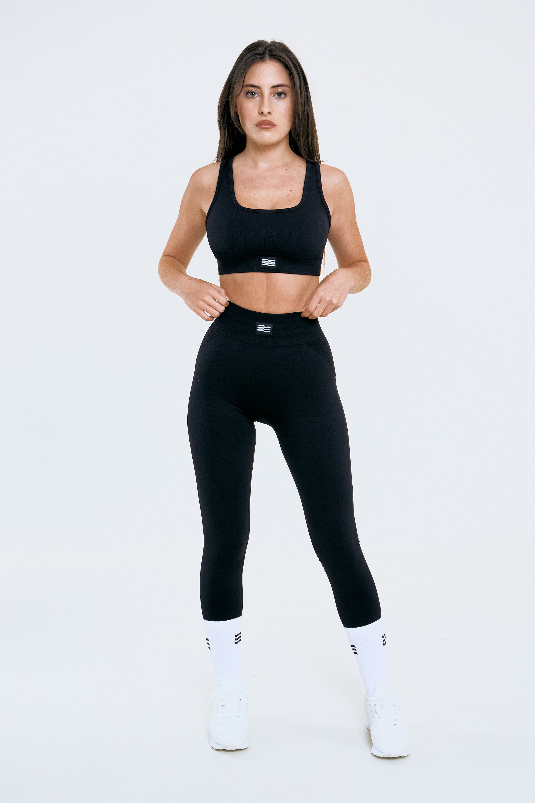 Top Aqua Admyre: un top moderno y elegante, perfecto para entrenar o salir a pasear. Ideal para cualquier deporte. 