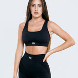 Top Aqua Admyre: un top moderno y elegante, perfecto para entrenar o salir a pasear. Ideal para cualquier deporte. 