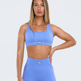 Top Aqua Admyre: un top moderno y elegante, perfecto para entrenar o salir a pasear. Ideal para cualquier deporte. 