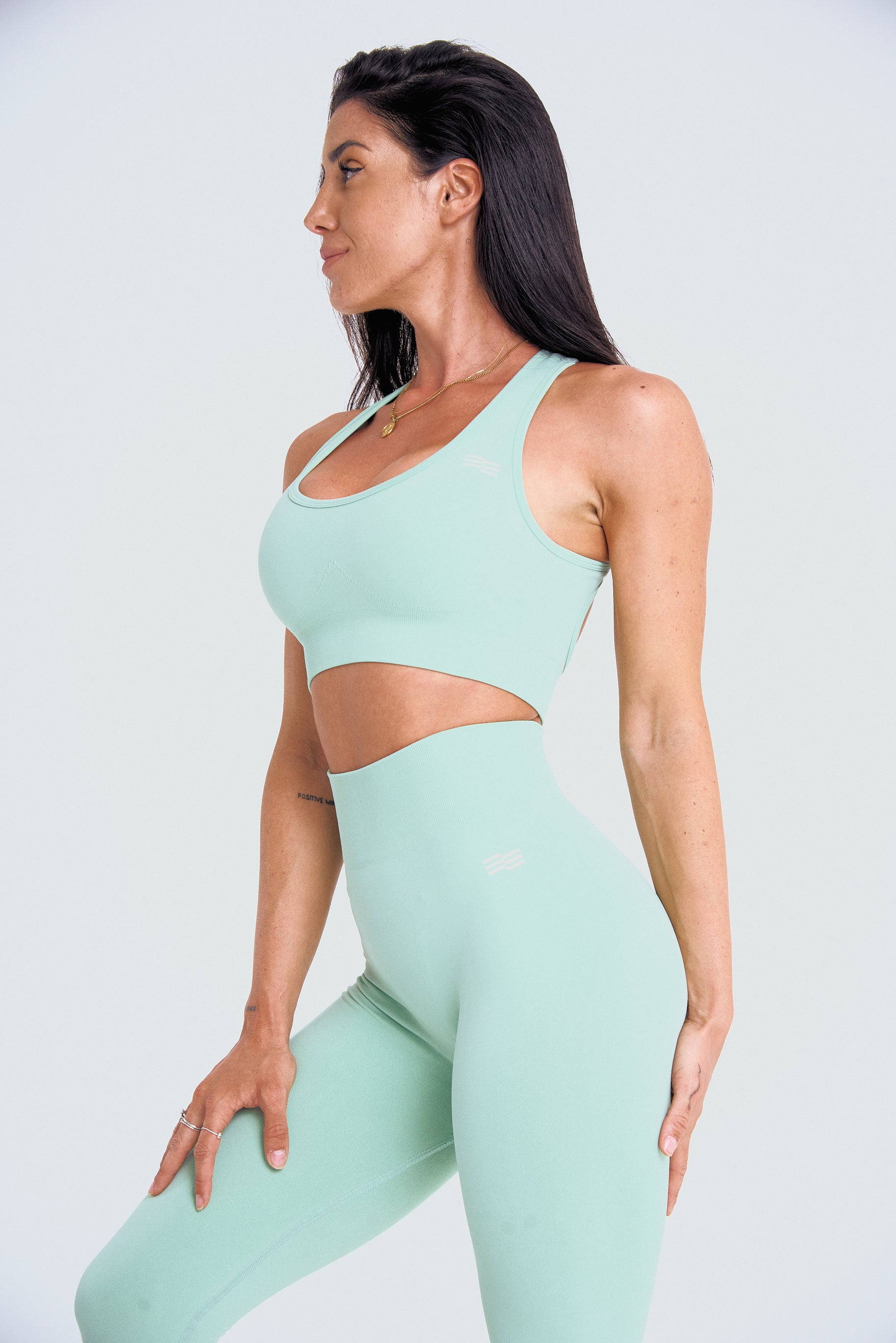 Leggings deportivos Admyre para mujeres, ideales para entrenar o yoga, combinando estilo y confort en ropa deportiva femenina